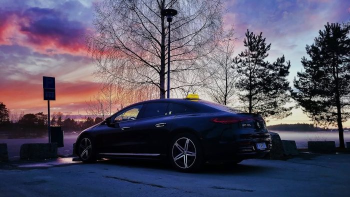 Mikä maisema 😍

Tulevana viikonloppuna on takuulla liikennettä niin Olvi Areenan, Kuopion torin kun muiden kisastudioiden suuntaan 🏒

Me olemme valmiina palvelemaan mikäli haluat olla paikalla ajoissa, ilman huolta pysäköinnistä sekä keskittyä silkkaan nauttimiseen.

Ennakkotilaa kyytisi jo nyt!

📞 0400 251 525

#kuntavallineneiriitä #premiumtaksipalvelut #kuopio